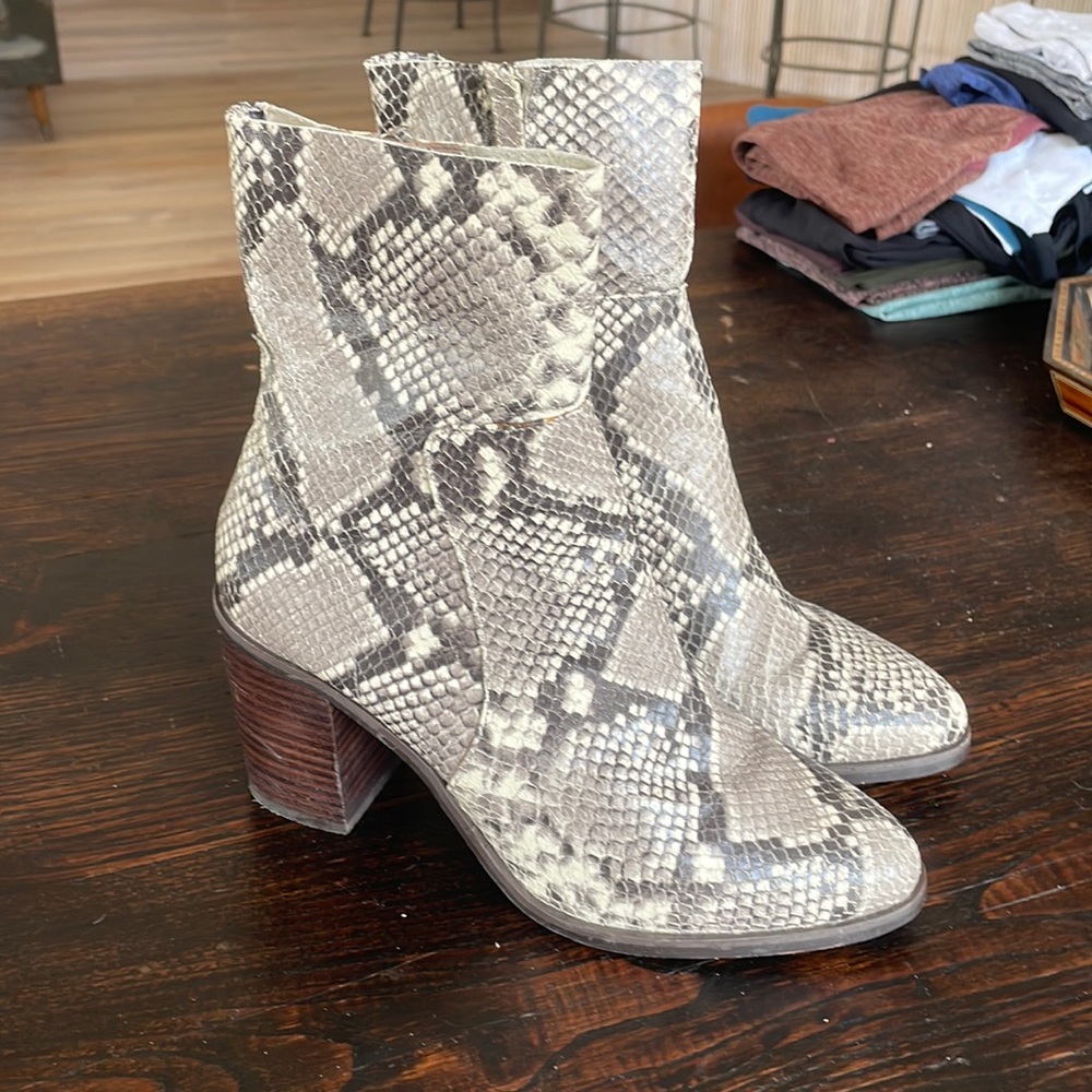 Steve Madden Snake skin heeled boots